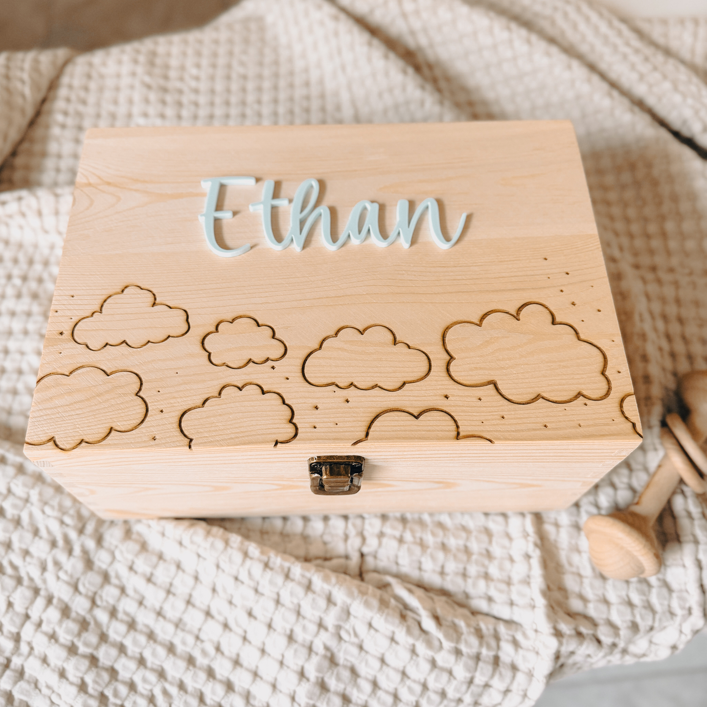 Personalized newborn keepsake box