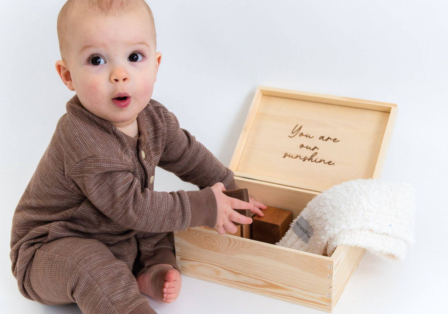 Personalized newborn keepsake box